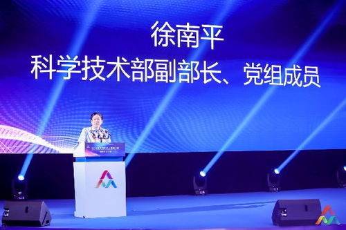 大學(xué)生創(chuàng  )新創(chuàng  )業(yè)對社會(huì )的影響,創(chuàng  )新創(chuàng  )業(yè)對社會(huì )的意義,創(chuàng  )新創(chuàng  )業(yè)對國家社會(huì )個(gè)人的意義