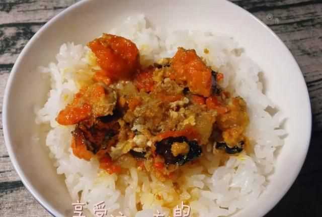 螃蟹有黃的是公還是母，螃蟹肚子里怎么有兩種黃色,一種是淡黃軟軟得,一種是橘黃有點(diǎn)發(fā)硬？圖6