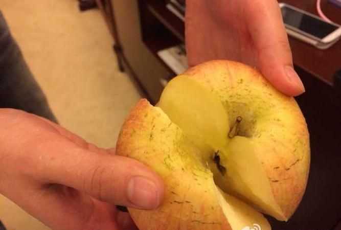 徒手掰蘋(píng)果的技巧
