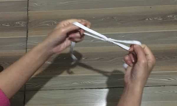 如何系蝴蝶結,蝴蝶結怎么系視頻慢動(dòng)作圖23