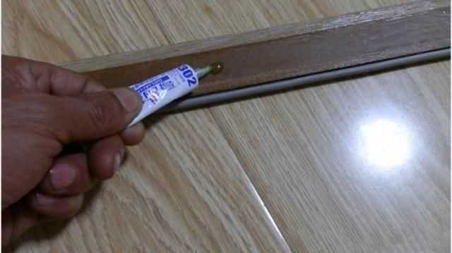 門(mén)框條掉了用什么膠粘，櫥柜的門(mén)框掉了，是用膠粘的，用的什么膠呀這？圖7