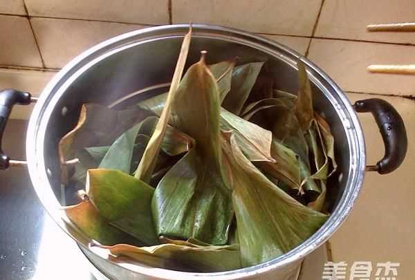 包粽子的葉子需要用開(kāi)水煮一下嗎