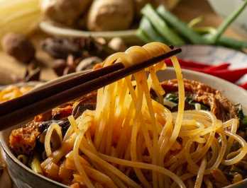 螺螄粉一般放什么青菜,螺螄粉配菜都可以加哪些配菜圖2