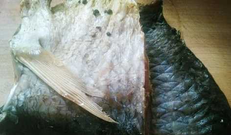 曬干的小咸魚怎么做好吃,干咸魚怎么做好吃又簡(jiǎn)單的方法圖1