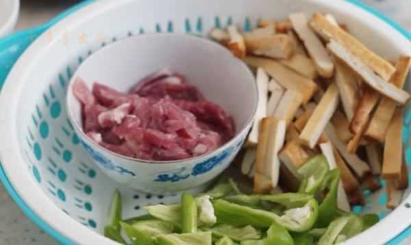 豆腐干炒肉怎么做,家常炒瘦肉怎么做圖4