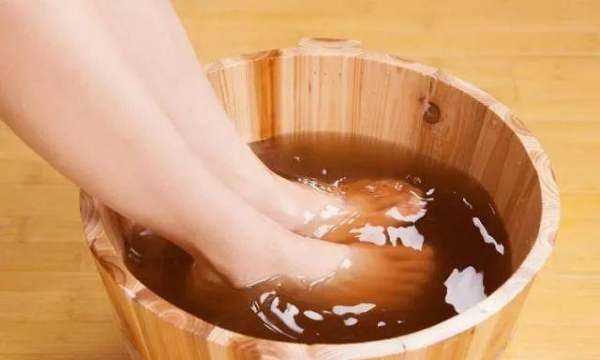泡腳的水溫多少合適,泡腳的水溫多少度為好圖1