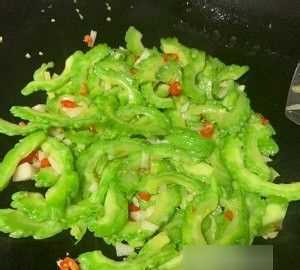 清炒苦瓜怎么做,清炒苦瓜的做法視頻圖13