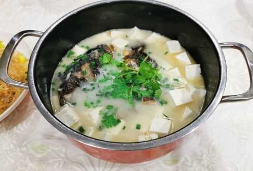 魚(yú)頭豆腐湯的做法是什么魚(yú)
