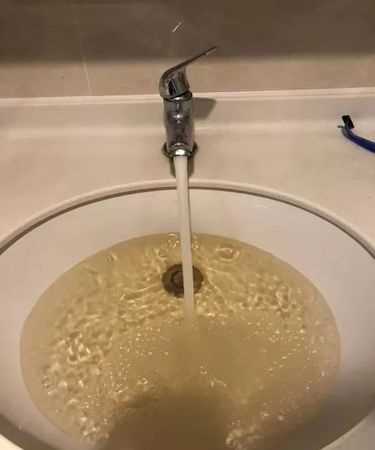 自來(lái)水發(fā)黃是怎么回事