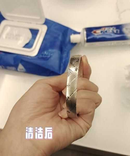 銀飾戴久了會(huì)發(fā)黑嗎