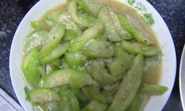 絲瓜燒出來(lái)發(fā)黑是什么原因,絲瓜燒出來(lái)發(fā)黑是什么原因呢圖2