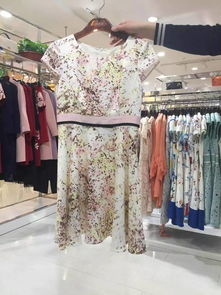 經(jīng)典故事女裝專(zhuān)柜