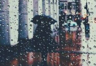 下雨天發(fā)朋友圈正能量的句子,下雨天朋友圈正能量句子,天氣冷的正能量句子