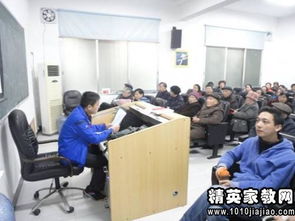 城管辦主任述職報告(年校務(wù)辦主任述職報告)