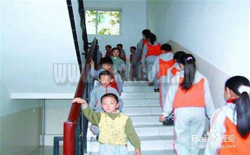 校園的踩踏事件作文