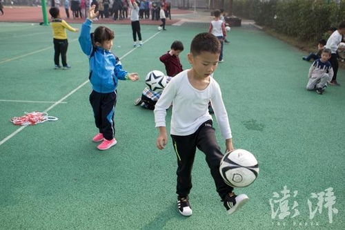 我參加校園足球興趣班作文