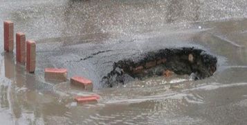 臺風(fēng)暴雨天氣行車(chē)注意事項