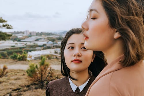 目中有人才有路，心中有愛(ài)才有度美文