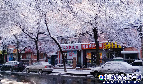 雪天安全行車(chē)常識 保持車(chē)距多用發(fā)動(dòng)機減速