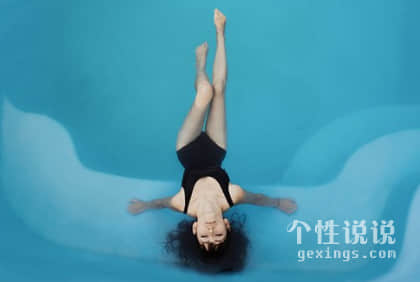 52句霸氣說說經(jīng)典語錄：別和我說對(duì)不起，我既不能原諒你也無法捅死你