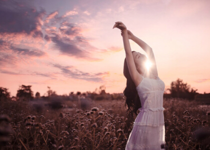 要習(xí)慣任何人的忽冷忽熱，也要看淡任何人的漸行漸遠(yuǎn)